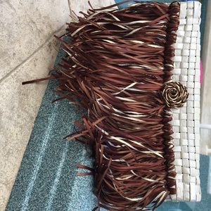 Paper recycle clutch